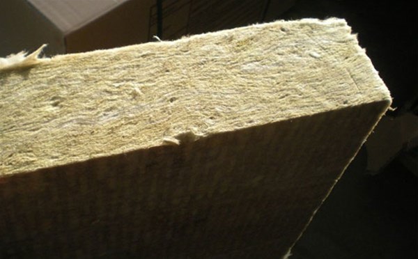 外墻巖棉板的寬度應(yīng)根據(jù)窗孔比例來確定合適的長(zhǎng)度